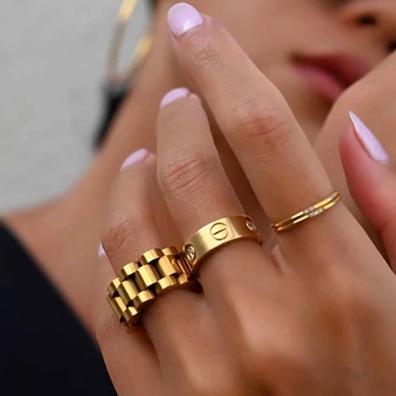 Wide Minimalist Link Beauty Ring Plated in 18k Gold