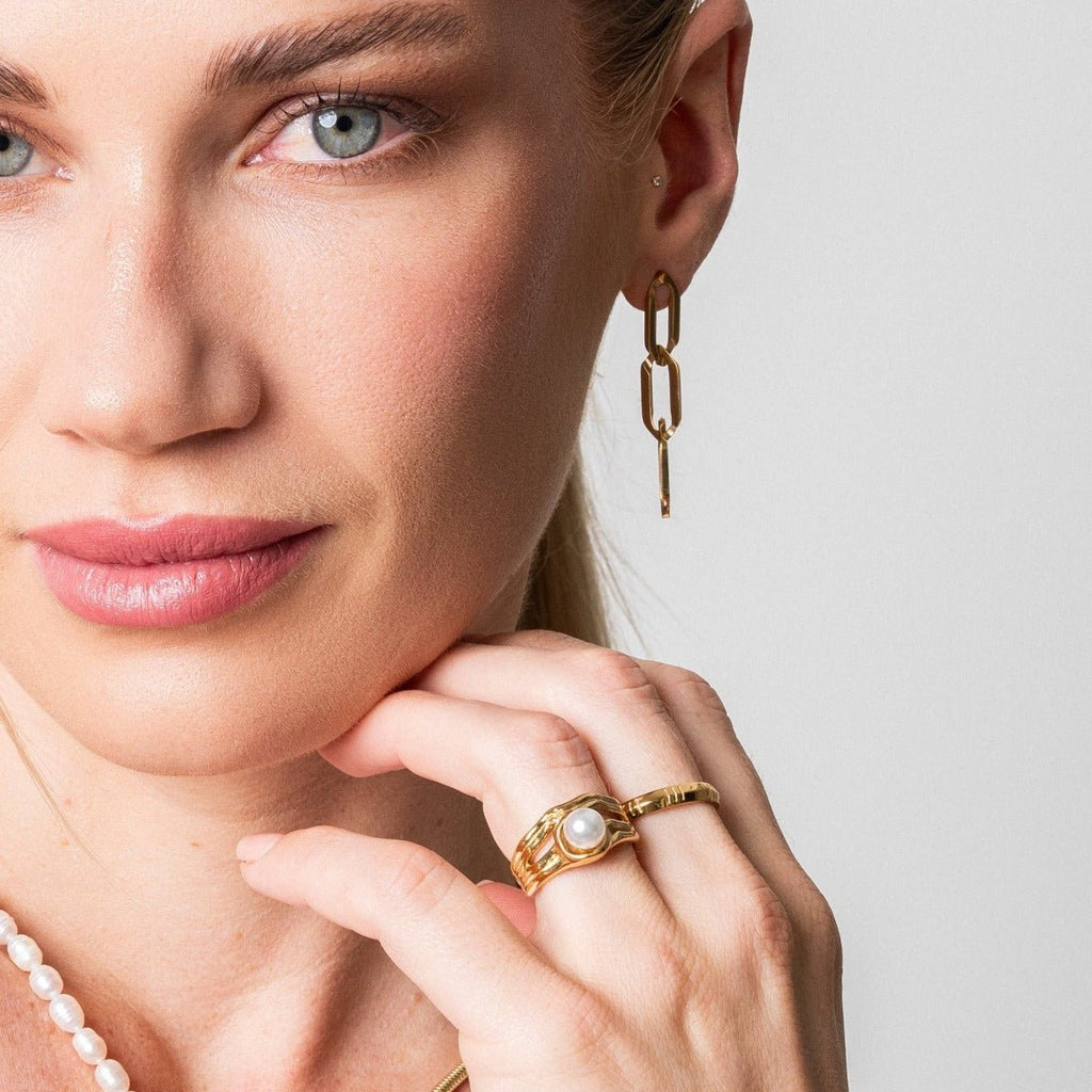 Solitaire Pearl Catalina Ring Plated in 18k Gold