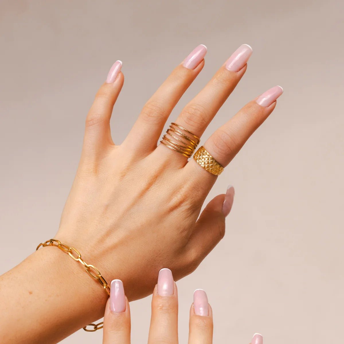 Luxurious Adjustable Ring Plated in 18K Gold