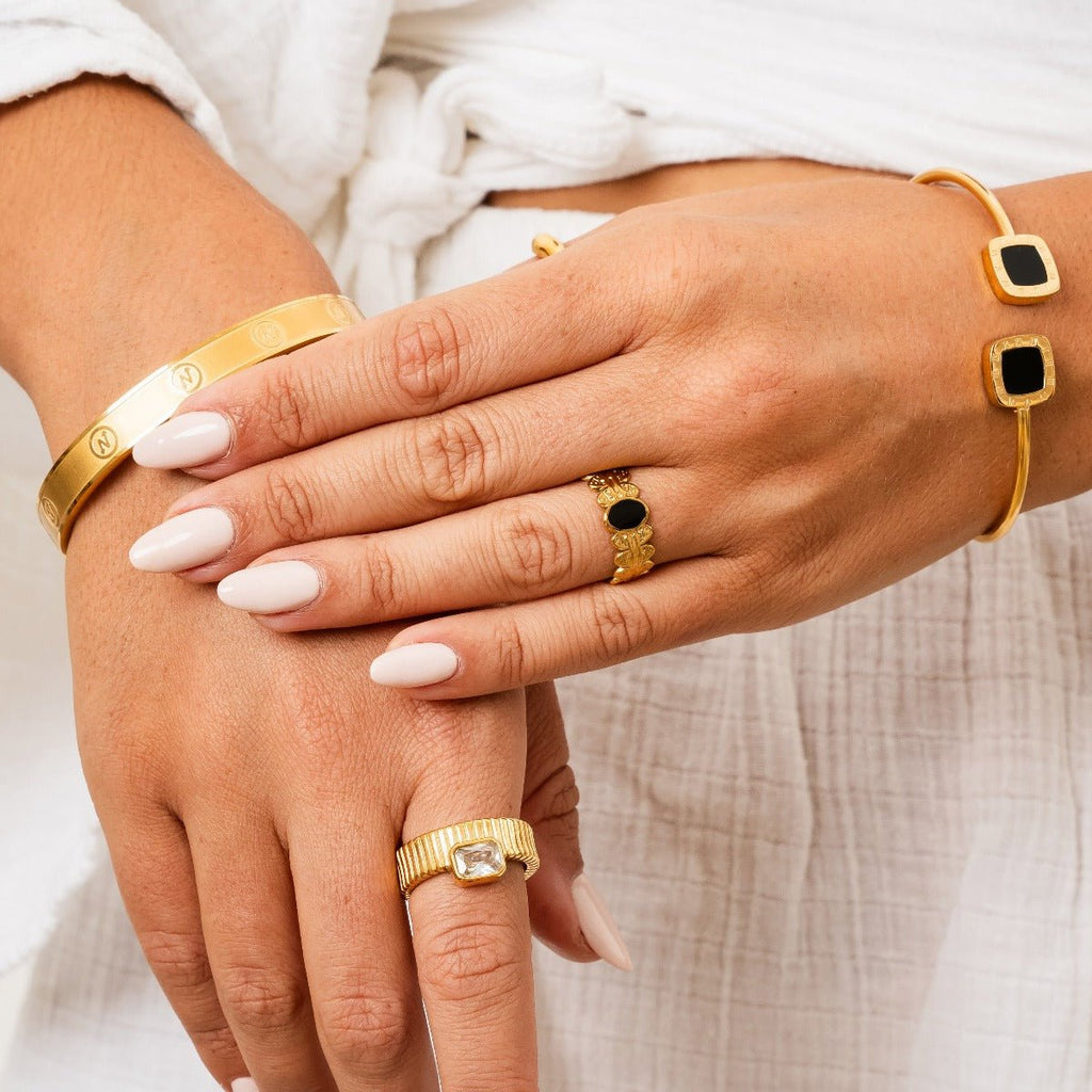 Bella Onyx Bracelet Plated in 18k Gold