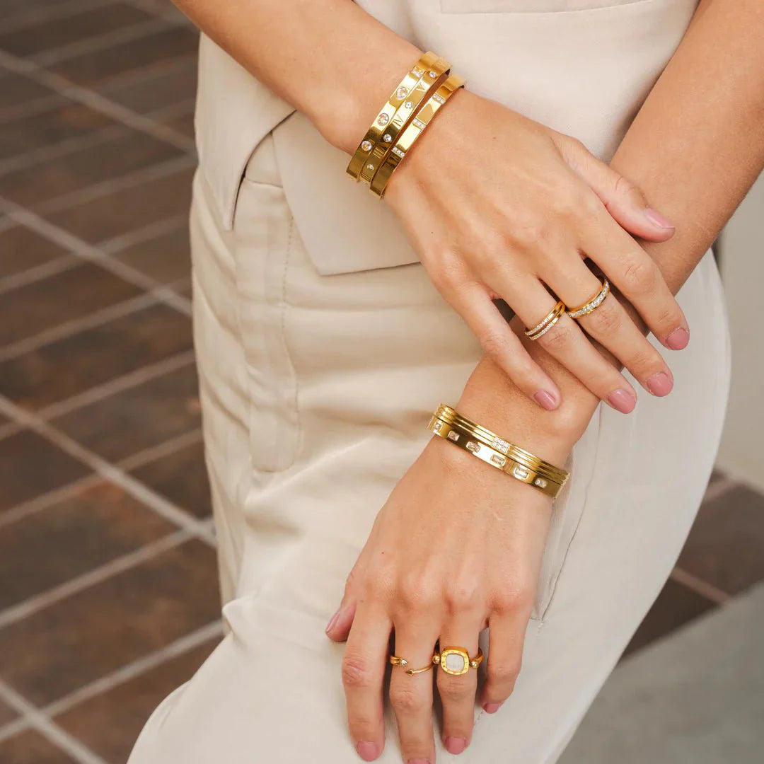 Classic Roman Bracelet Plated in 18k Gold