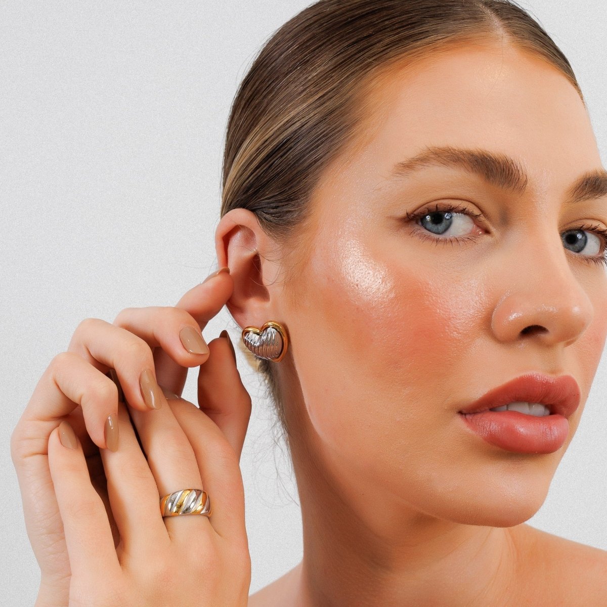 Heart-Shaped Contour Earring with Gold and Silver Mix