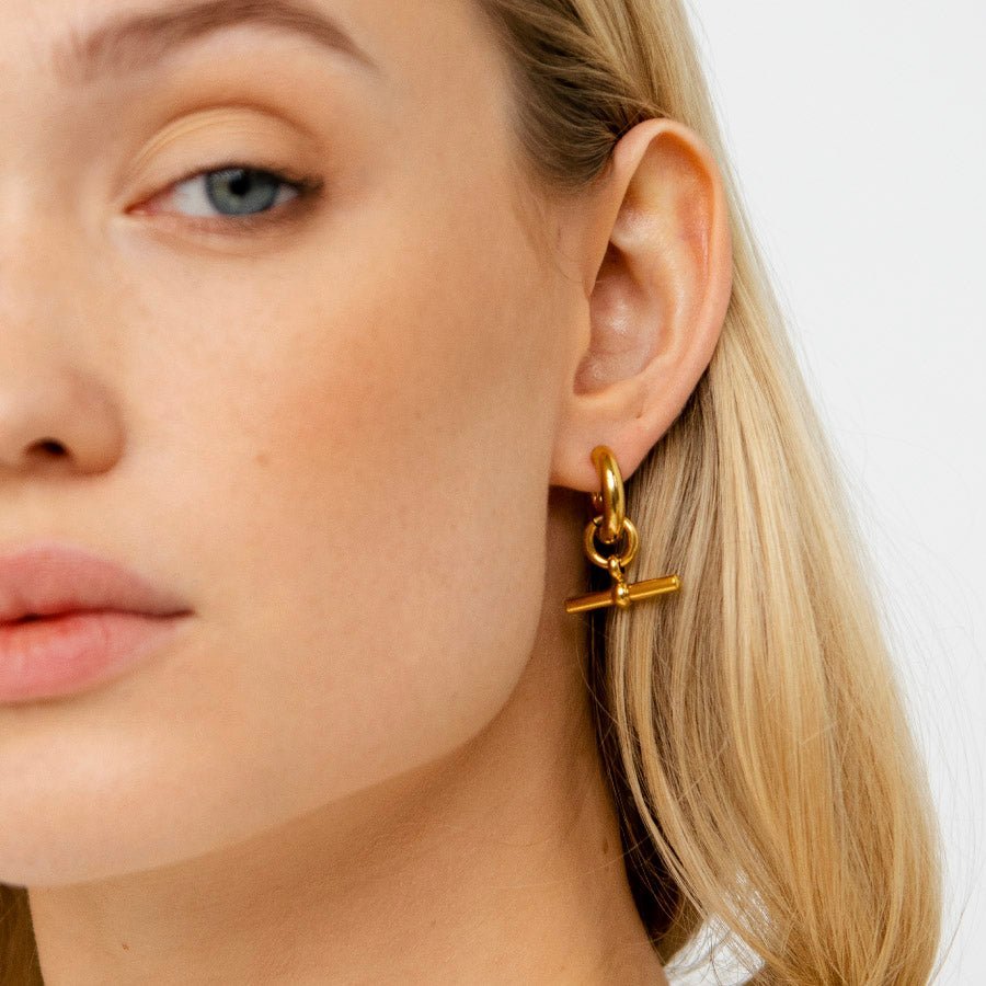 T-Bar Stud Earring Plated in 18k Gold