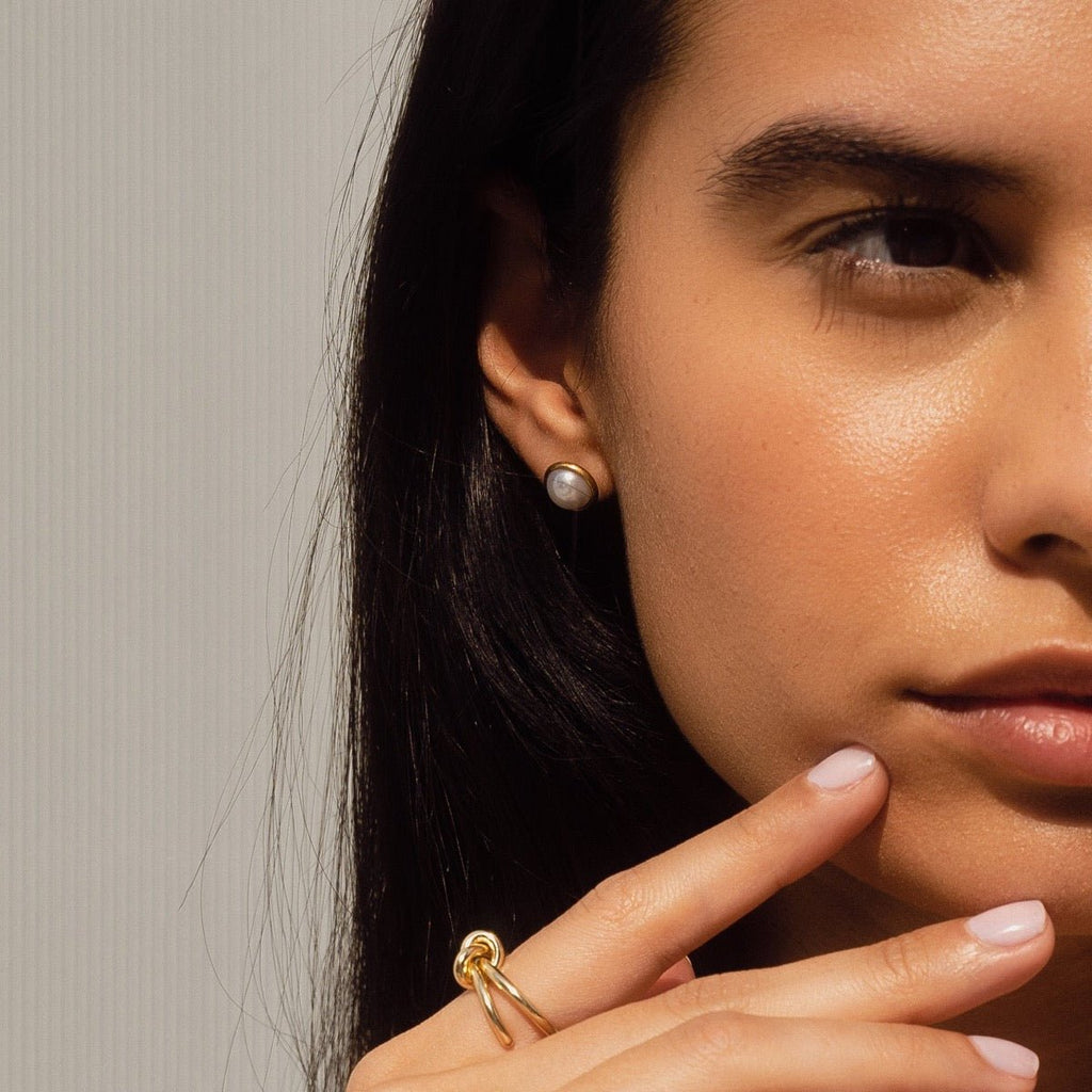 Single Pearl Earring Plated in 18K Gold