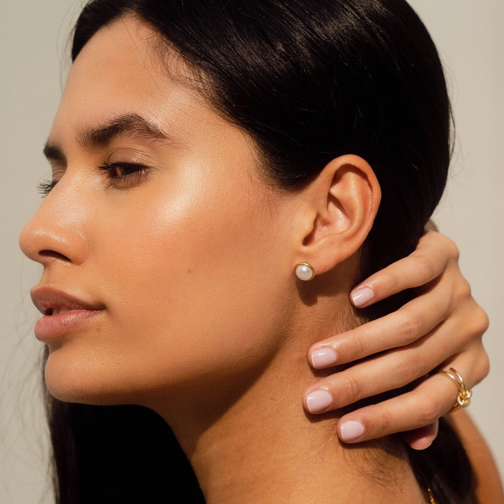 Single Pearl Earring Plated in 18K Gold