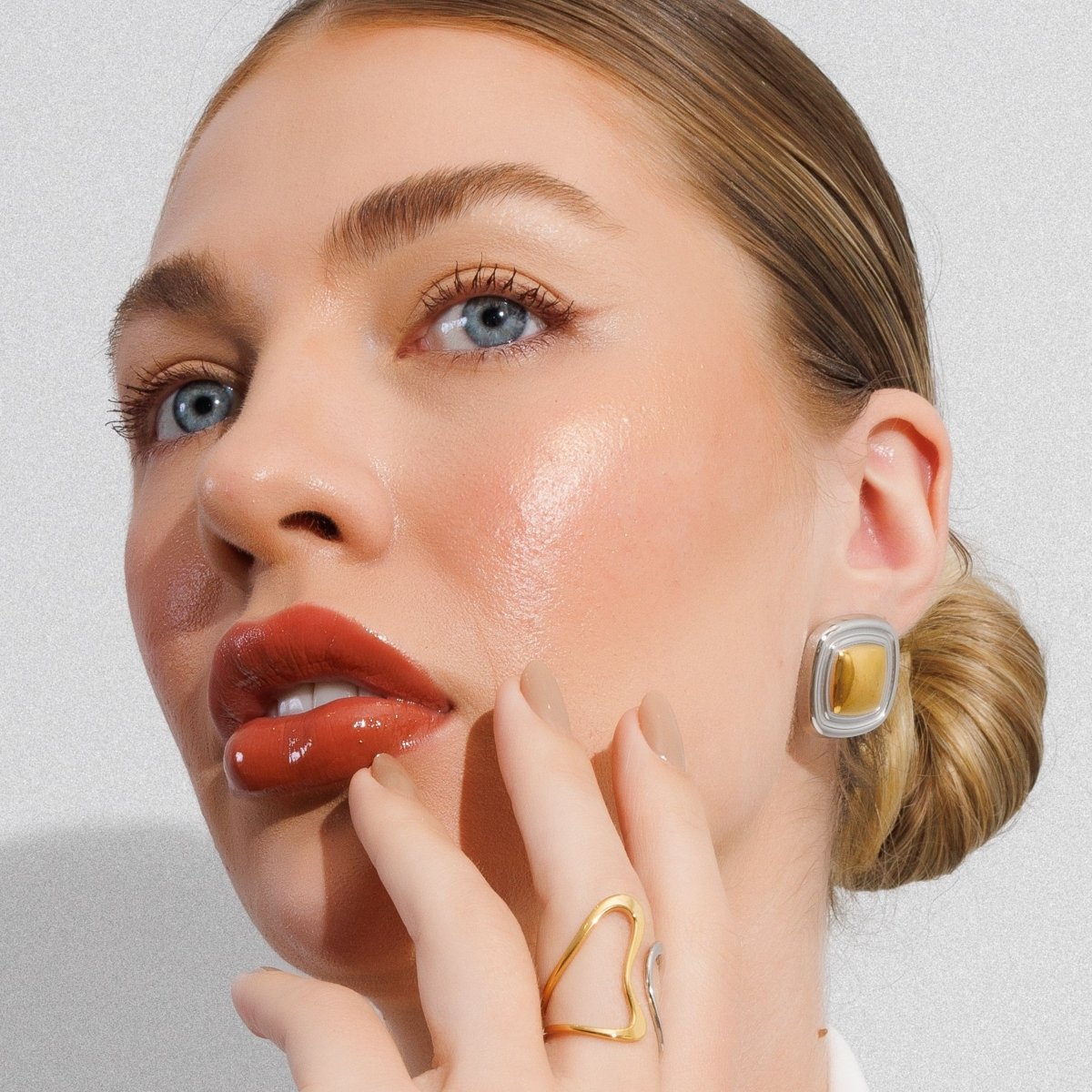 Square Lumière Earrings with Mixed Gold and Silver Finishes