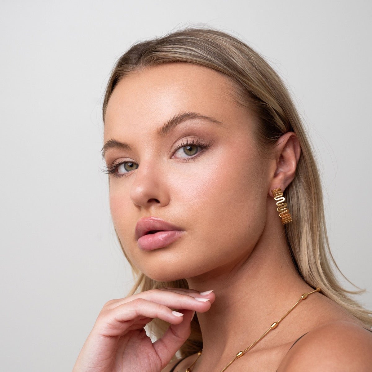 Zig Zag Earring Plated in 18k Gold