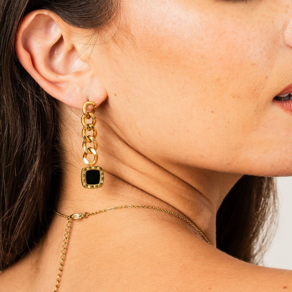 Lorenza Earrings Hanging Onyx Plated in 18k Gold