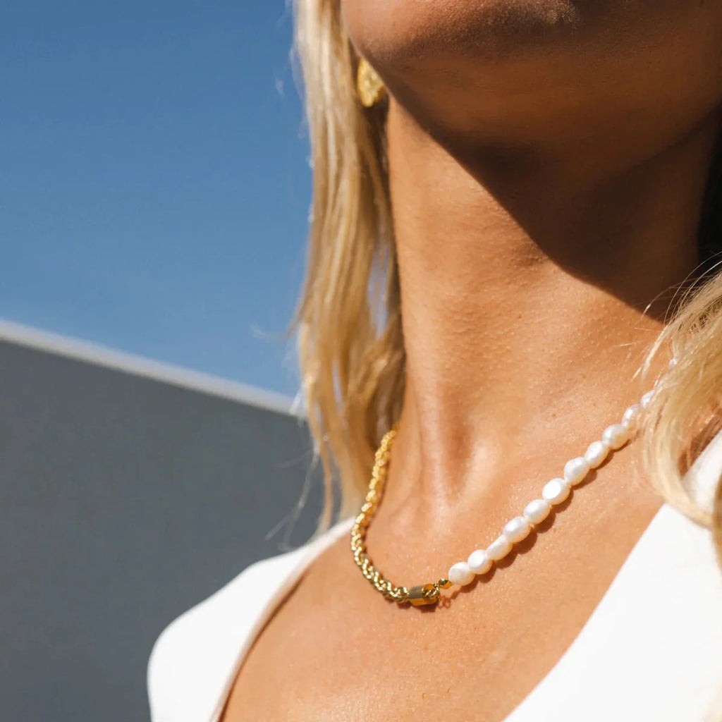 Bahian Necklace with Pearls Plated in 18k Gold