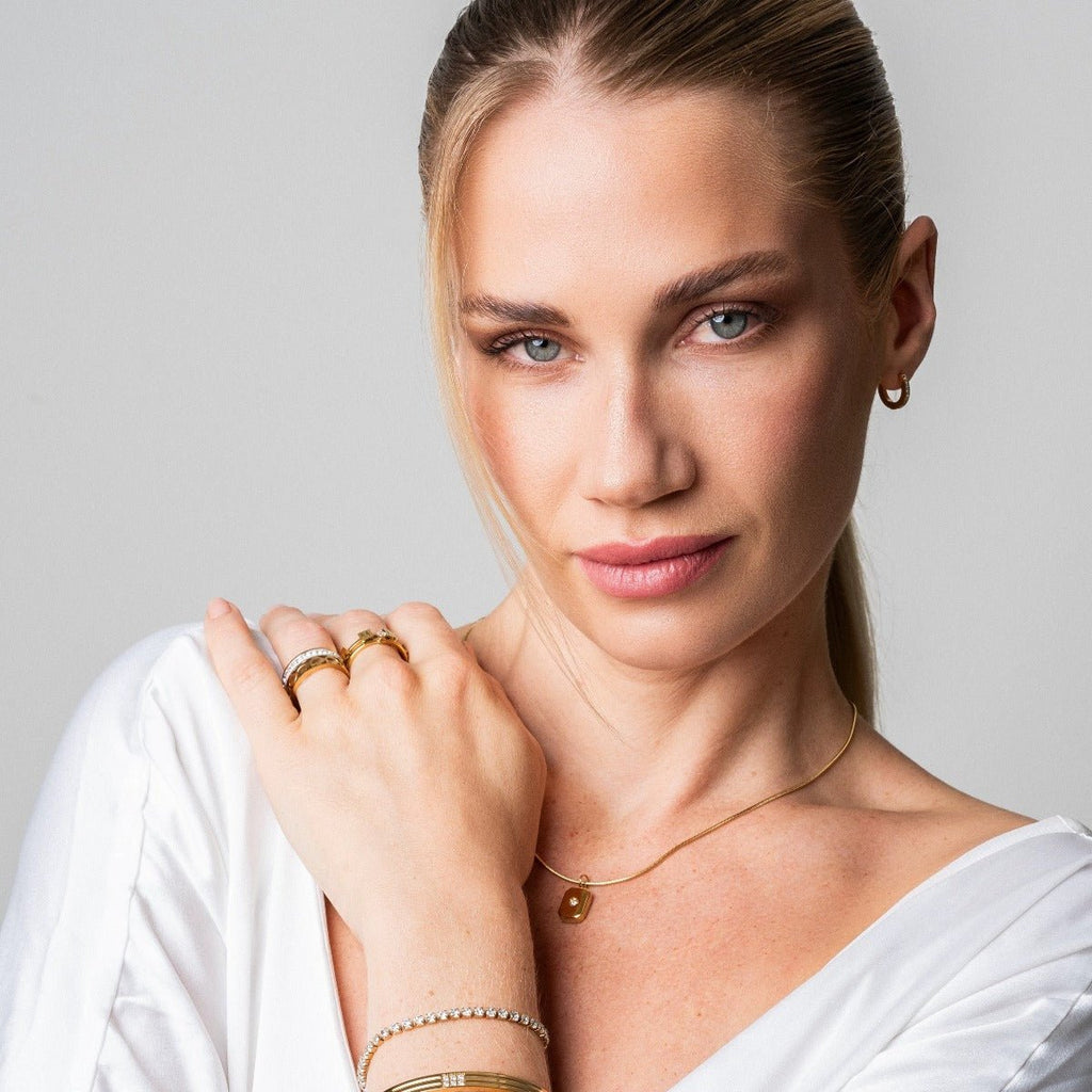 Shine Necklace Pendant Plated in 18k Gold