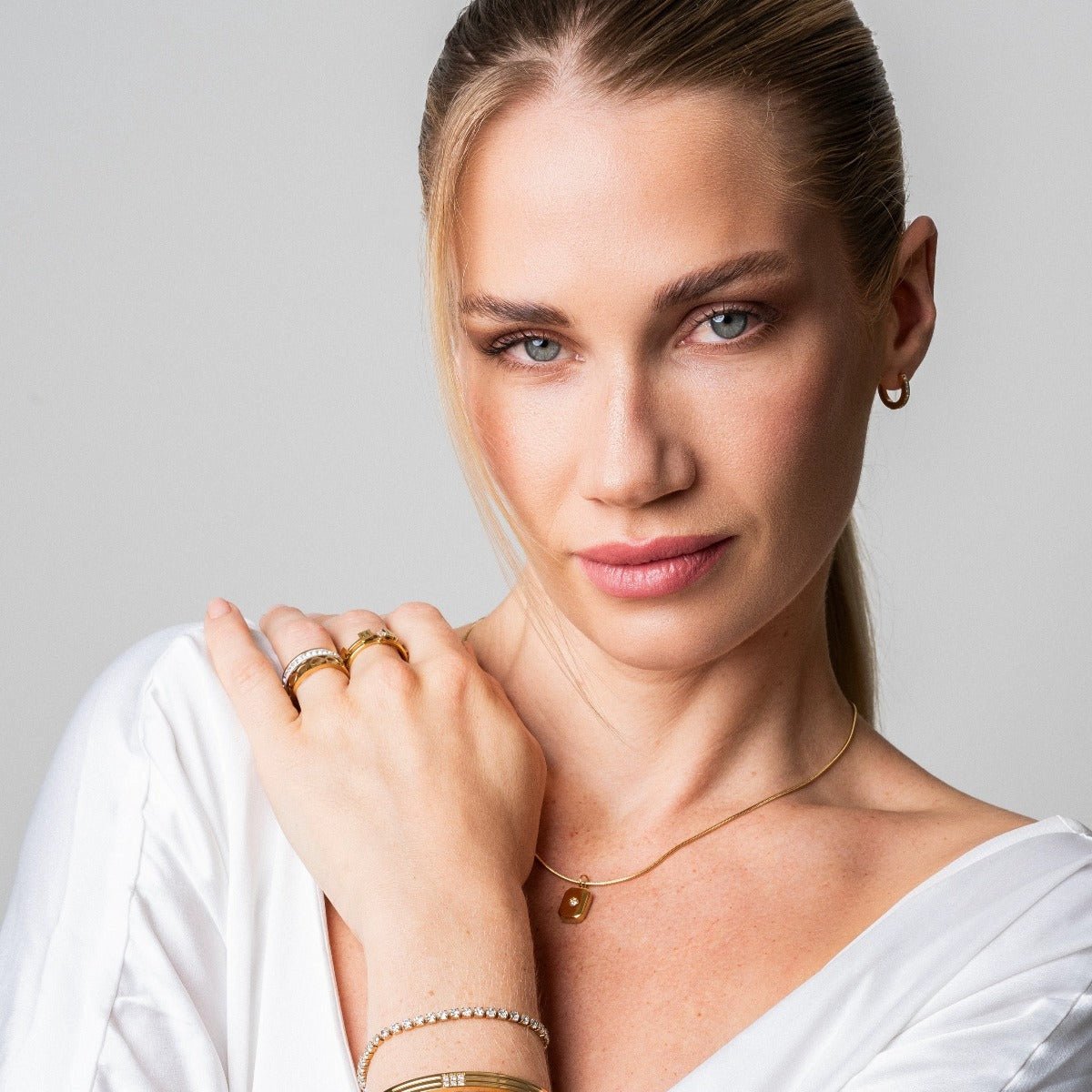 Shine Necklace Pendant Plated in 18k Gold