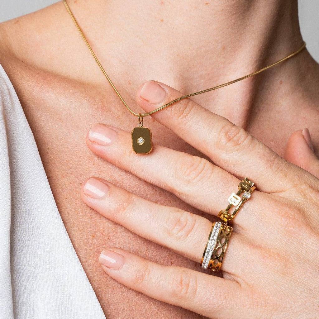 Shine Necklace Pendant Plated in 18k Gold