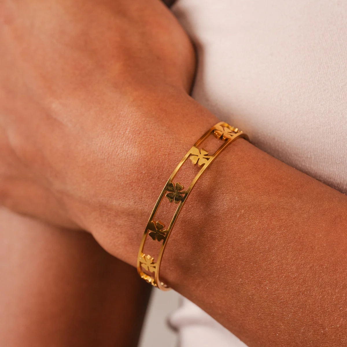 Hollow Clover Bracelet Plated in 18K Gold