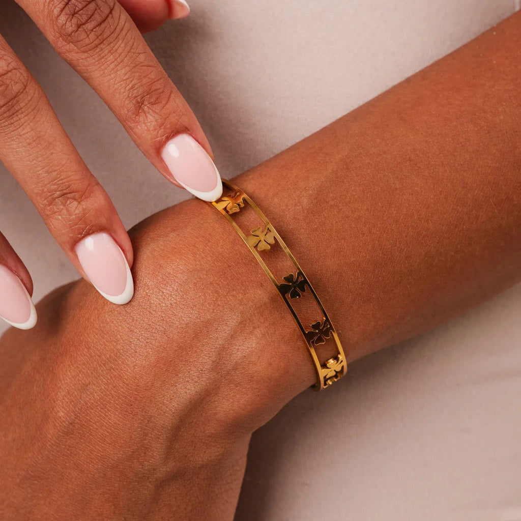 Hollow Clover Bracelet Plated in 18K Gold