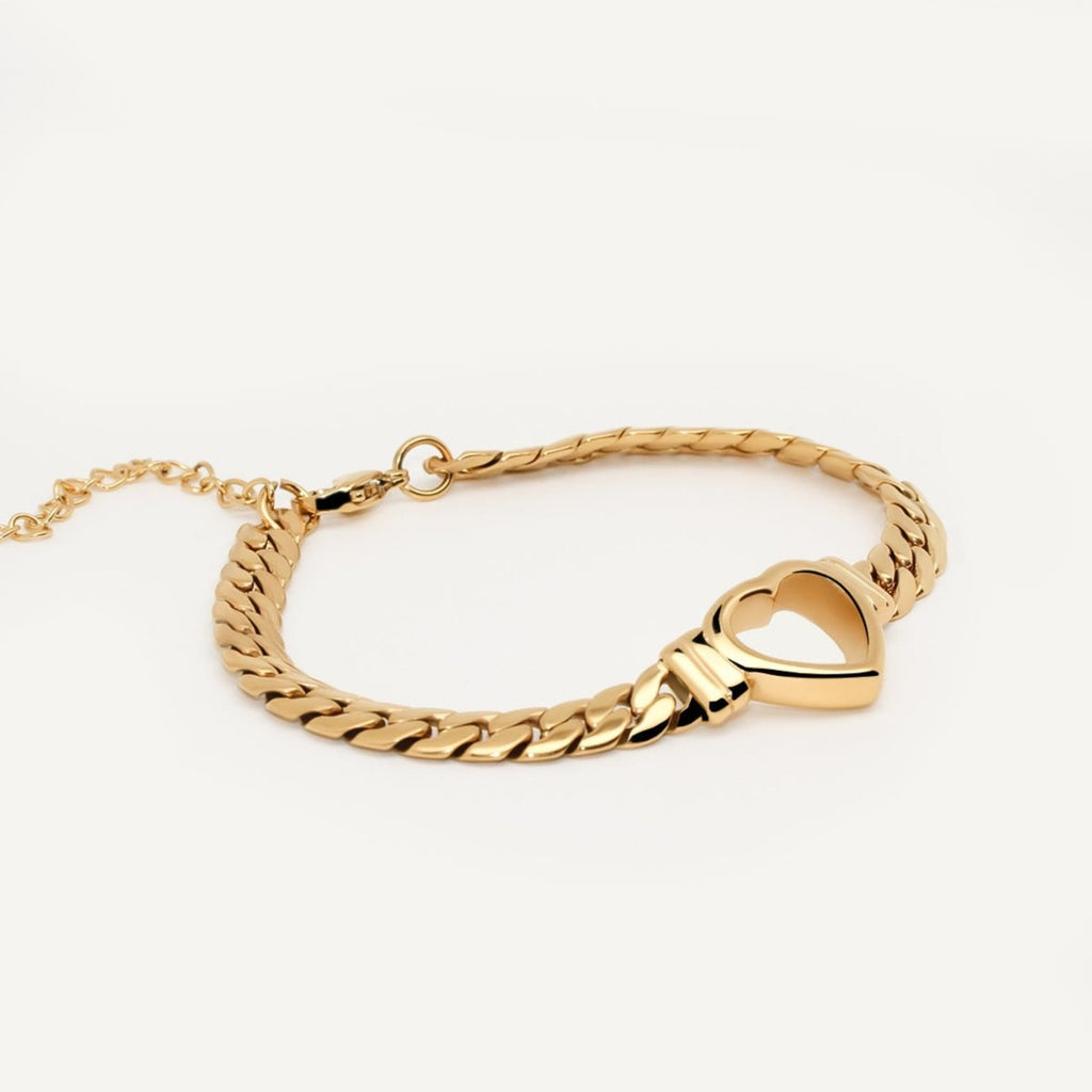 Minimalist Heart Bracelet Plated in 18K Gold