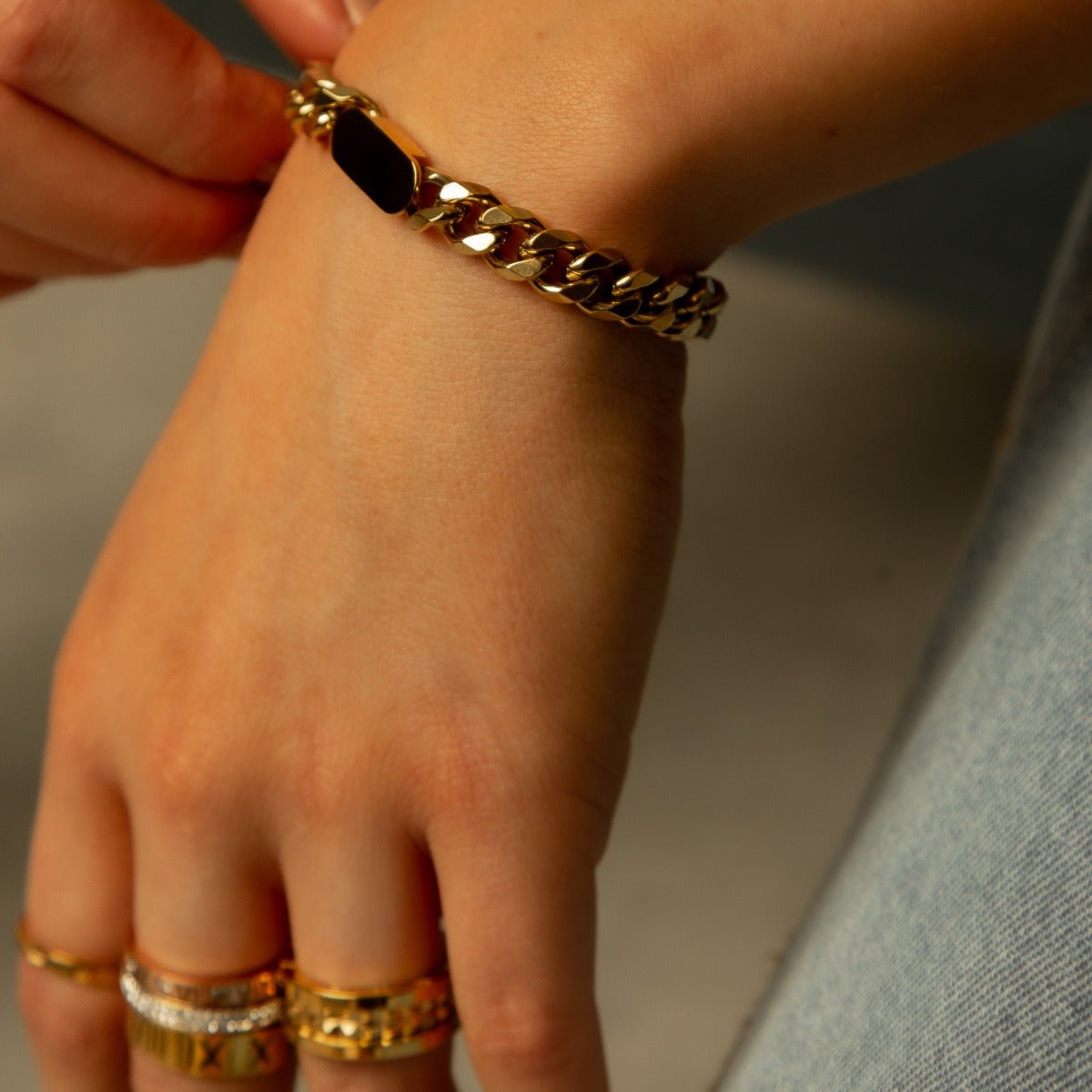 Rectangular Pendant Chain Bracelet Plated in 18k Gold