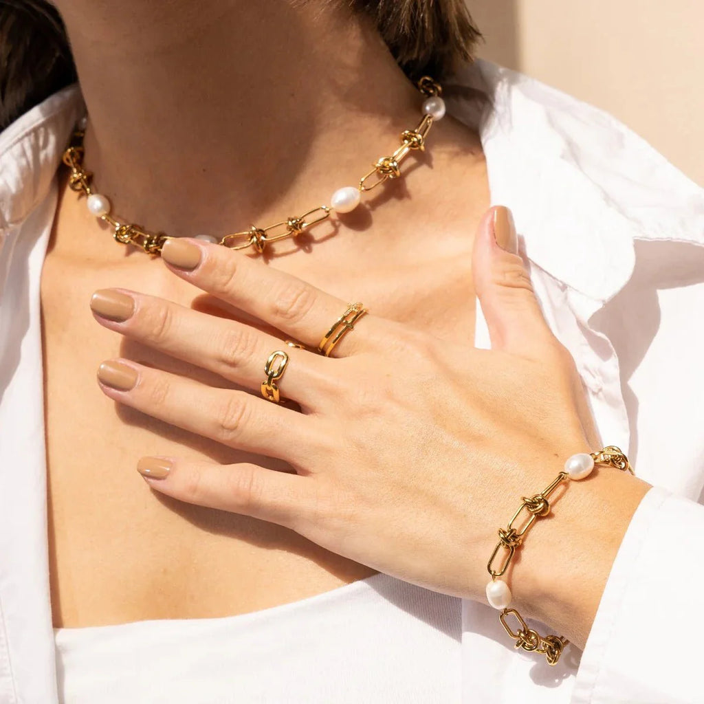 Knot and Pearls Bracelet Plated in 18k Gold