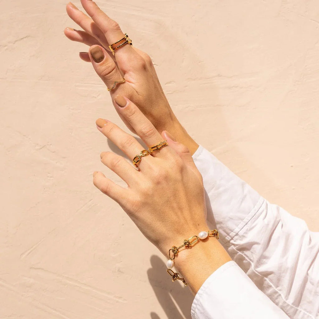 Knot and Pearls Bracelet Plated in 18k Gold