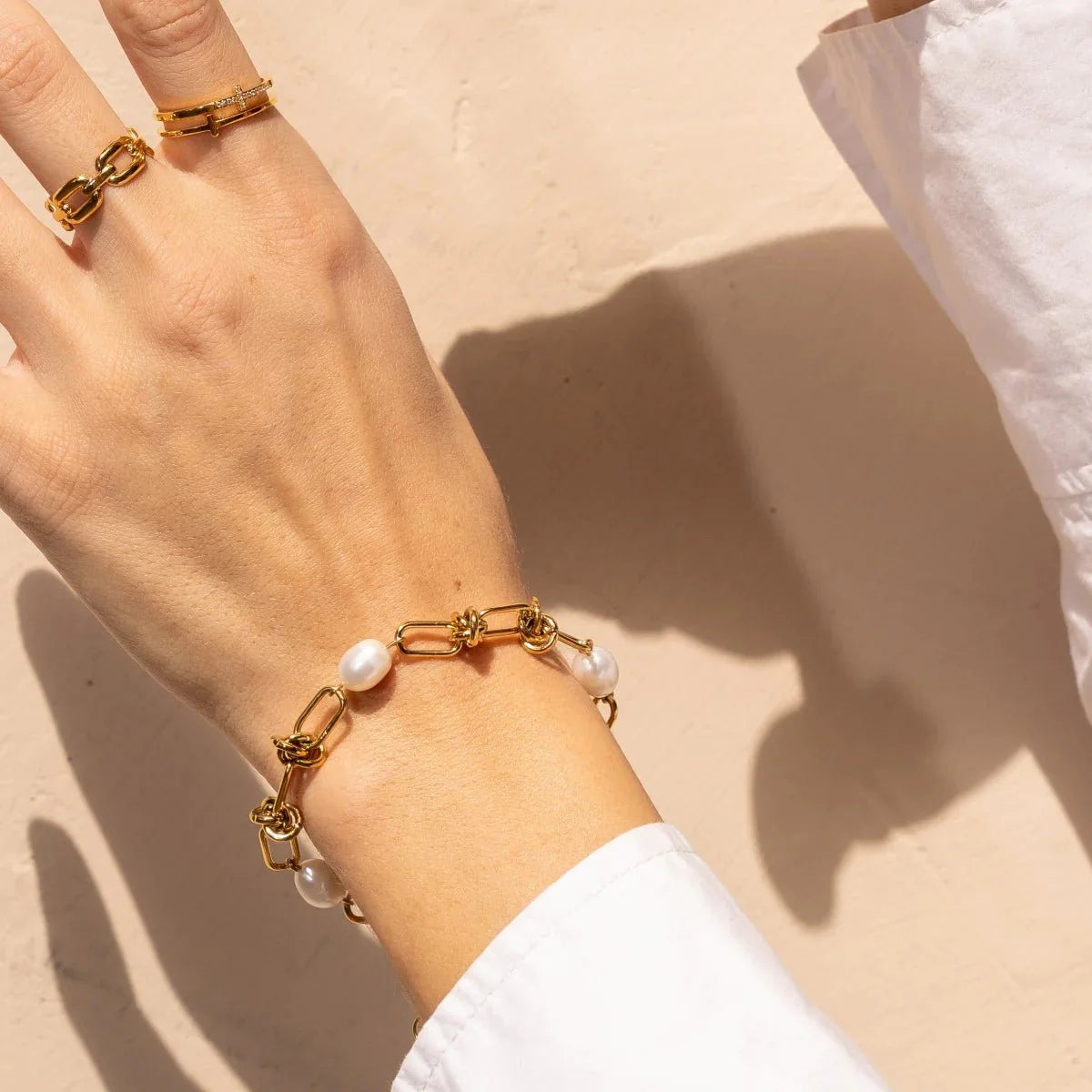 Knot and Pearls Bracelet Plated in 18k Gold