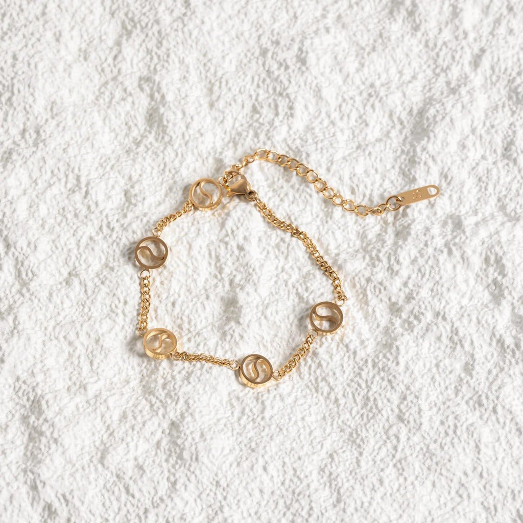 Sierra Pendant Bracelet Plated in 18K Gold