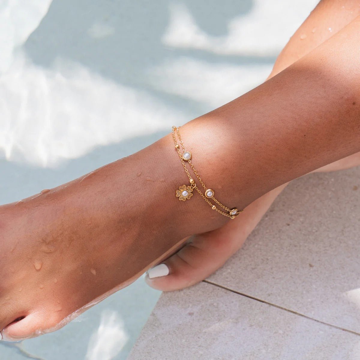 Double Pearl Floral Ankle Bracelet Plated in 18K Gold