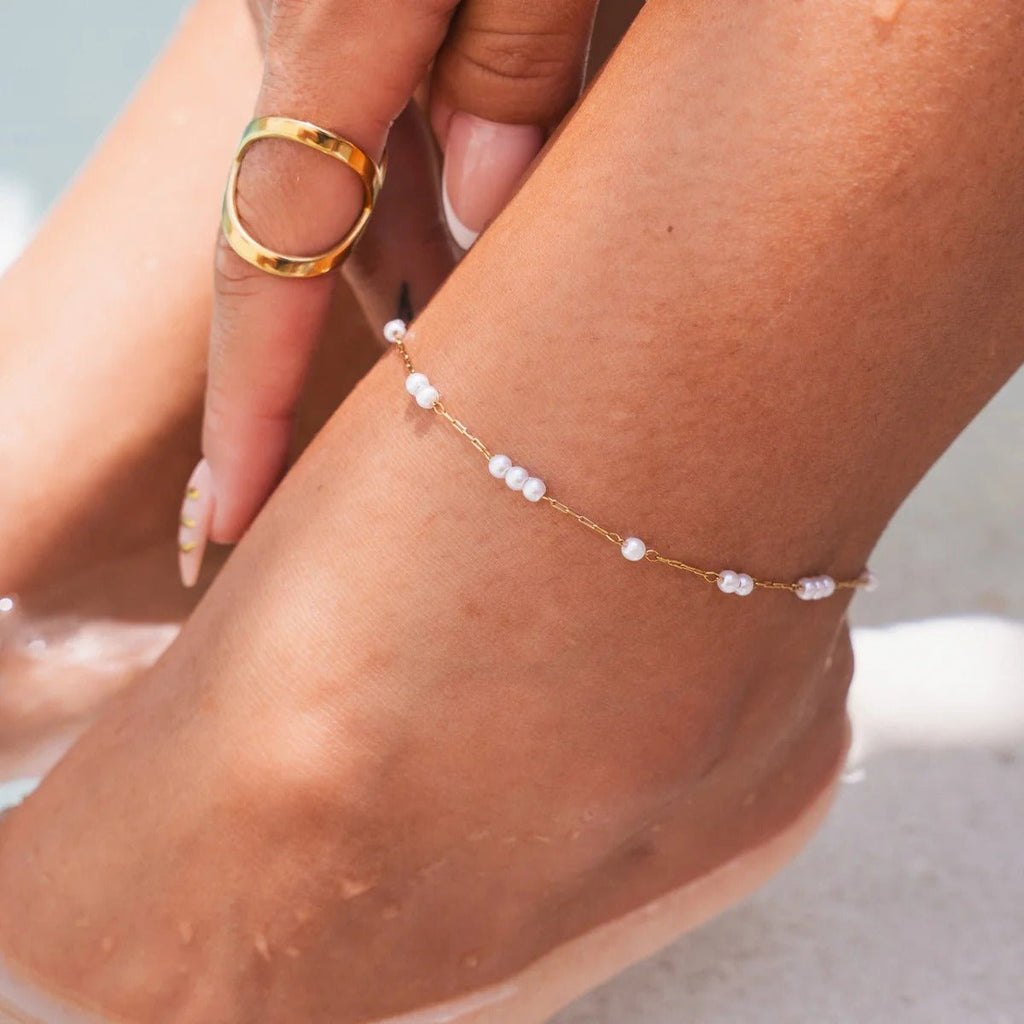 Delicate Pearl Anklet Plated in 18K Gold